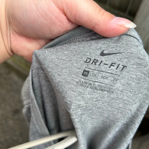 NIKE SCOOP NECK WOMENS TEE - Picture 2 of 3